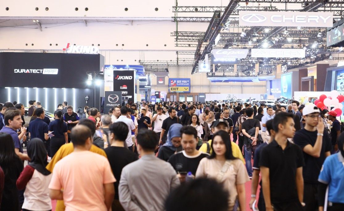 Pengunjung antusias menghadiri pameran otomotif akhir tahun, GJAW 2025. (Foto: Istimewa/Adiantoro/NTV)  