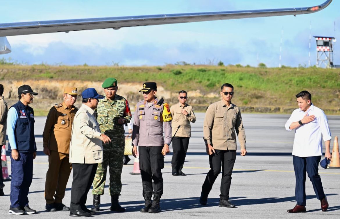 Presiden Prabowo Subianto tiba di Kabupaten Tapanuli Tengah, Provinsi Sumatra Utara <b>(Setpres)</b>