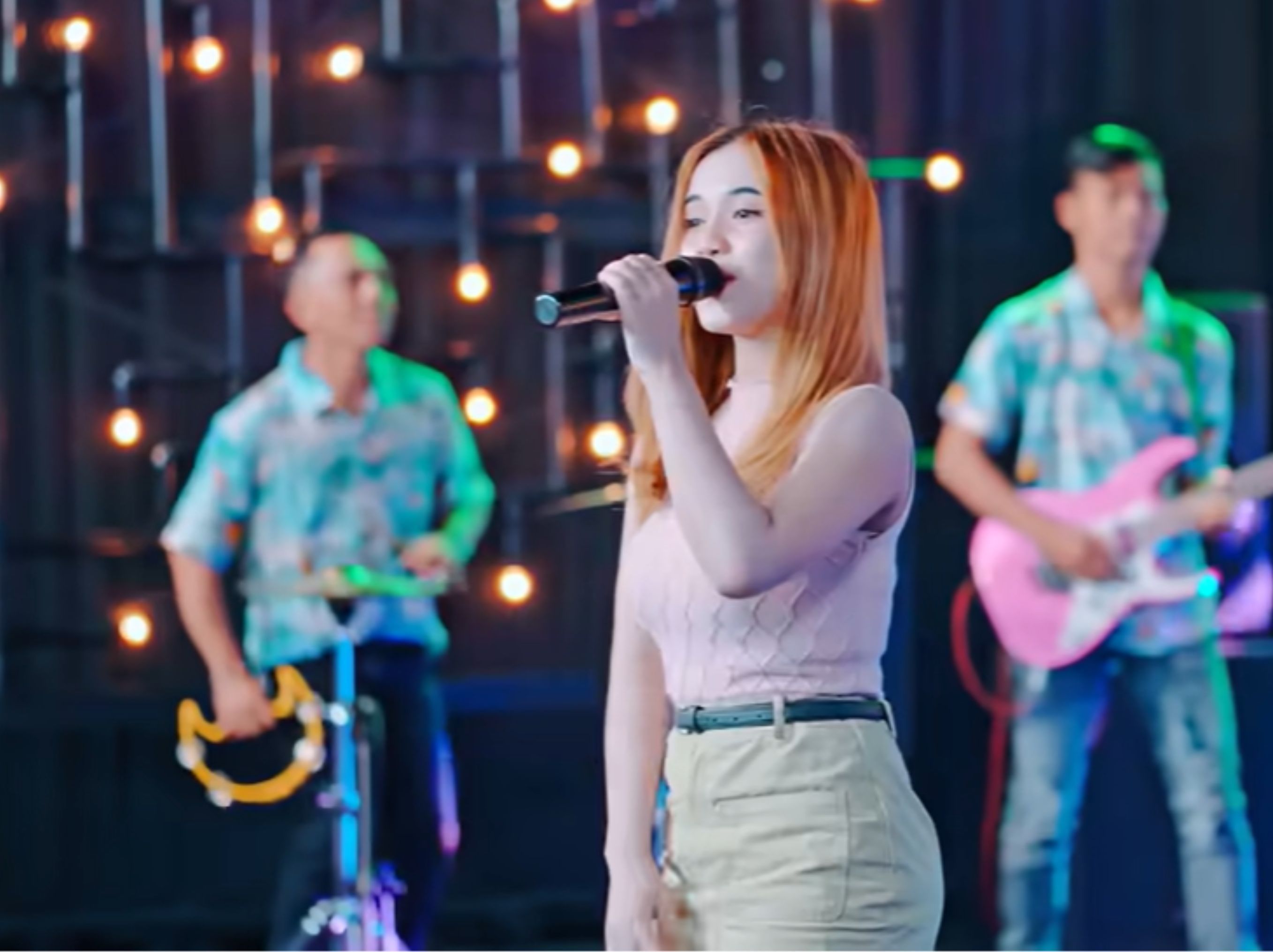 Ajeng Febria <b>(YOUTUBE ANEKA SAFARI)</b>