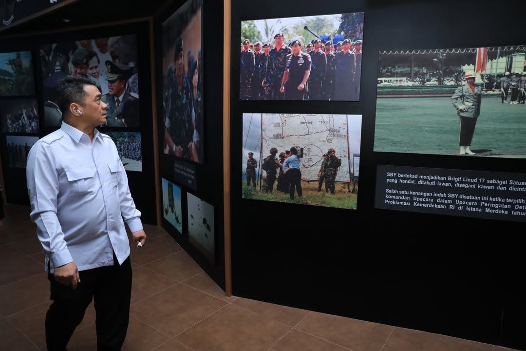 Wakil Menteri Desa dan Pembangunan Daerah Tertinggal (Wamendes PDT) Ahmad Riza Patria mengungkapkan kekagumannya saat mengunjungi Museum dan Galeri Seni SBY ANI di Pacitan. 