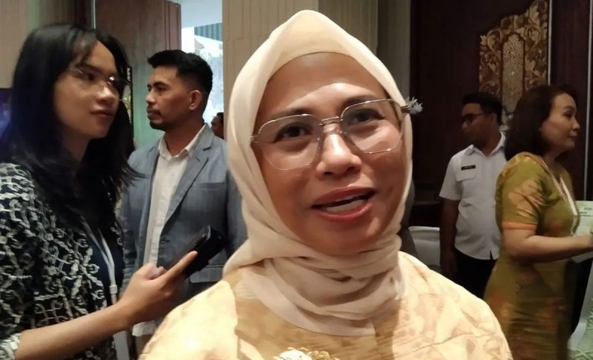 Staf Ahli Menteri Pariwisata Masruroh diwawancarai wartawan di sela Musyawarah Daerah PHRI Bali ke-15, di Denpasar, Bali, Rabu, 3 Desember 2025. ANTARA/Dewa Ketut Sudiarta Wiguna <b>(Antara)</b>