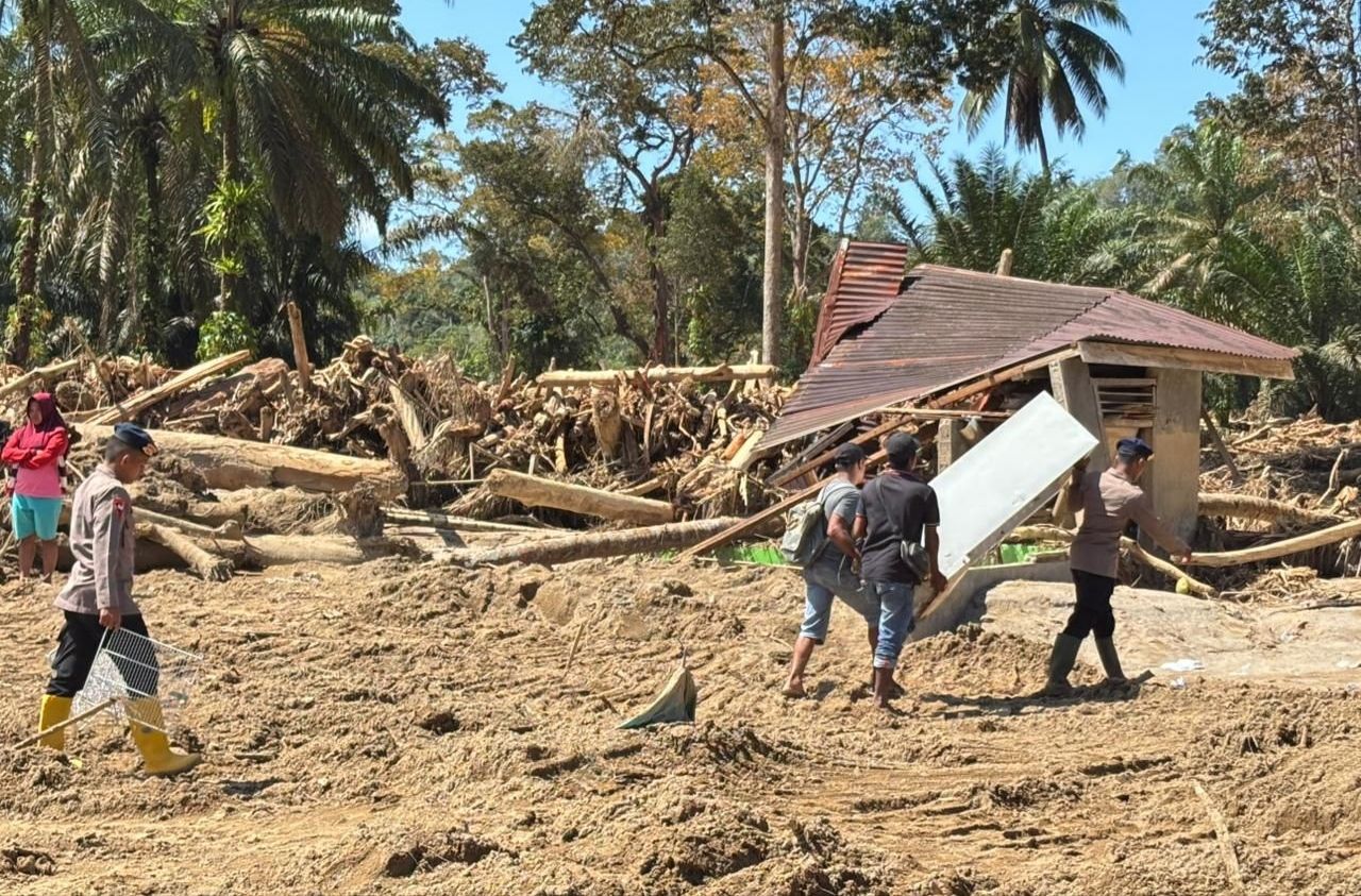 Kondisi pasca bencana di Sumatra Utara. 
