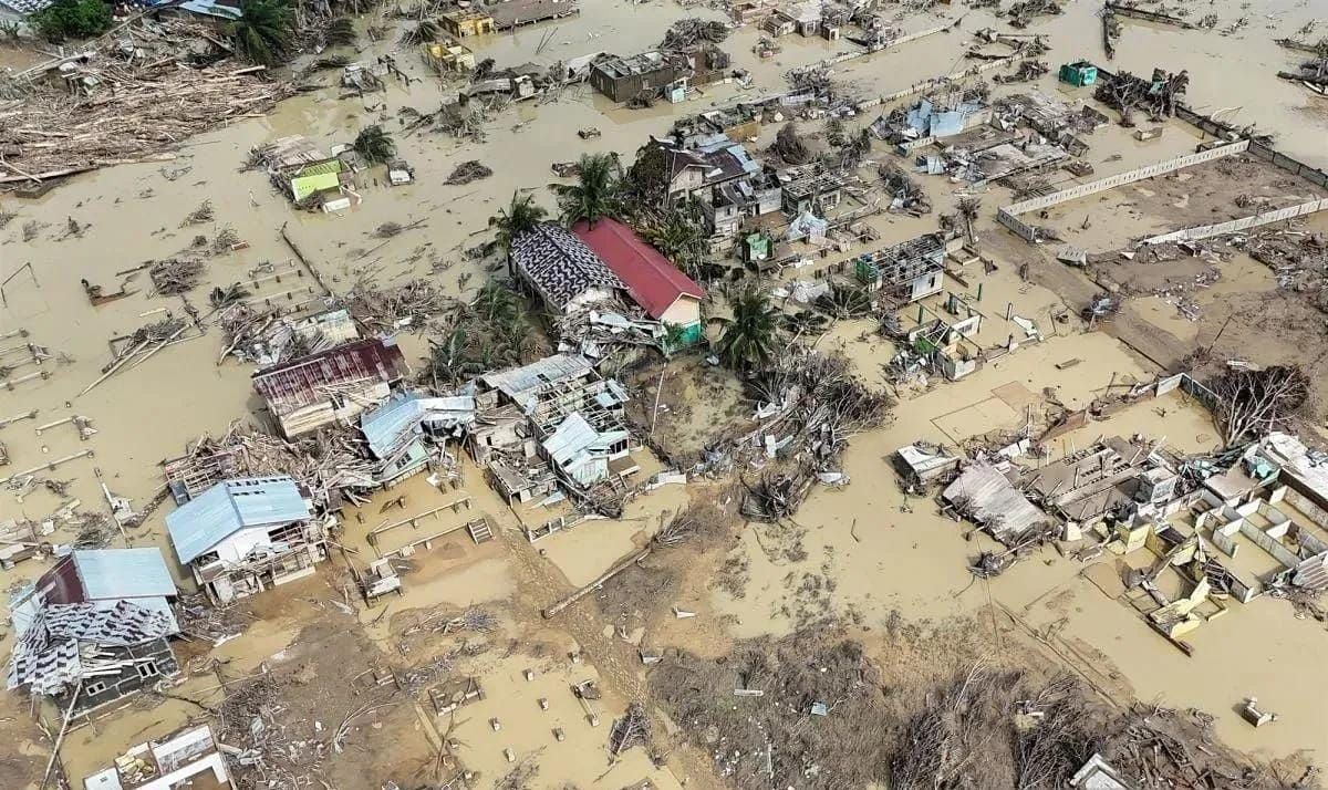 Foto udara situasi terkini bencana banjir di Kabupaten Aceh Tamiang, Rabu 3 Desember 2025. ANTARA FOTO/Syifa Yulinnas <b>(Antara)</b>