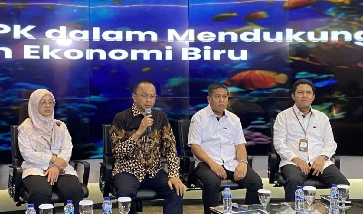 Direktur Jenderal Pengelolaan Kelautan Kementerian Kelautan dan Perikanan Koswara (kedua kiri) menyampaikan keterangan pers didampingi Direktur Sumber Daya Kelautan Direktorat Jenderal Pengelolaan Kelautan KKP Frista Yorhanita (kiri), Direktur Pesisi <b>(Antara)</b>