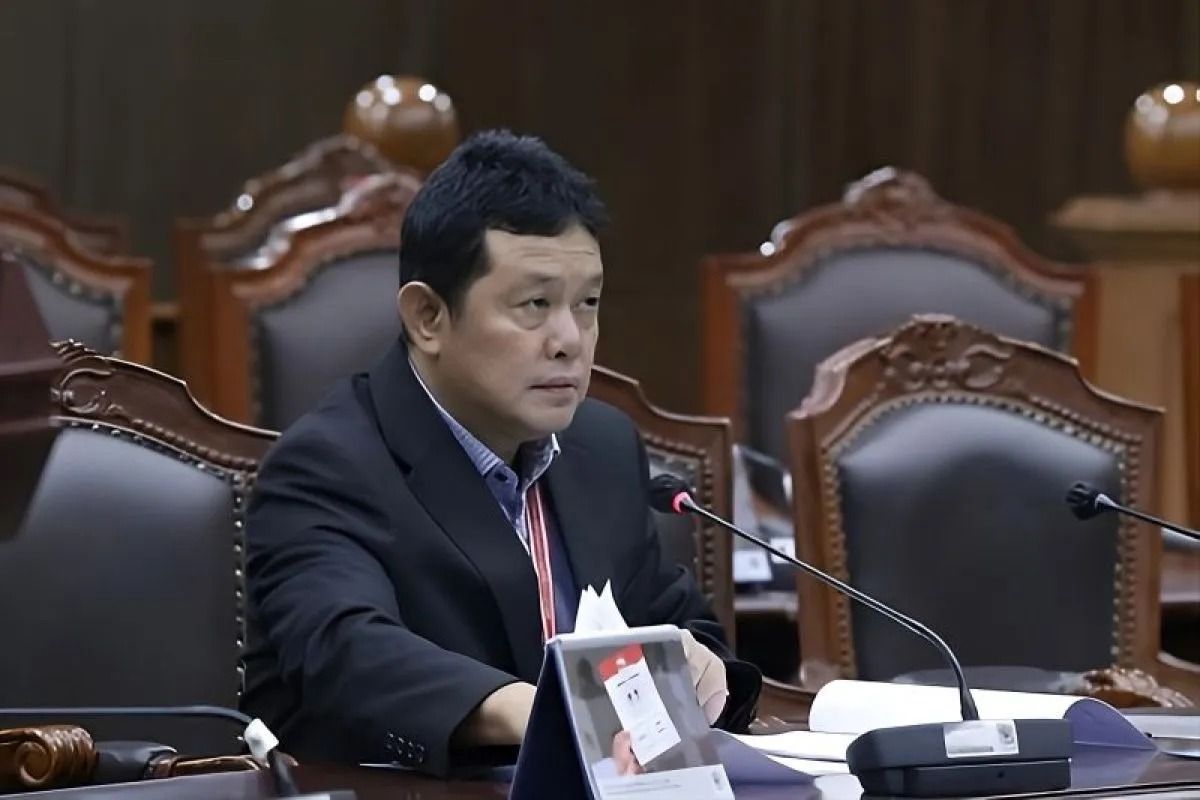 Koordinator Nasional Presidium Fraksi Rakyat??????? Yudi Syamhudi Suyuti yang merupakan pemohon uji materi Undang-Undang Pemilu terkait calon anggota DPR dari kalangan non-partai politik mengikuti sidang perdana di Mahkamah Konstitusi, Jakarta, Kamis <b>(Antara)</b>