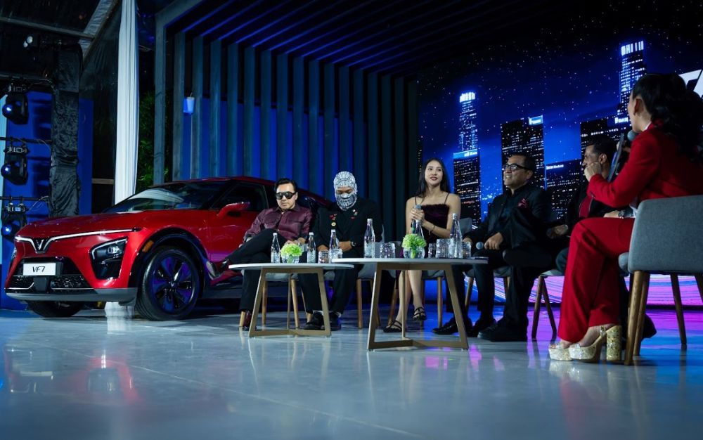 Kolaborasi VinFast VF 7 bersama para 7 personas bisa menjadi wake up call bagi setiap orang untuk all out mengejar passion. (Foto: Istimewa) 