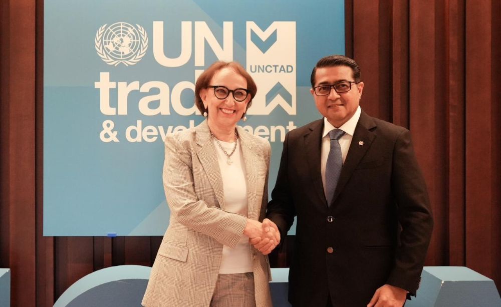 Menteri Ekonomi Kreatif, Teuku Riefky Harsa, melakukan pertemuan bilateral dengan Sekretaris Jenderal (Sekjen) United Nations Conference Trade and Development (UNCTAD), Rebeca Grynspan, di kantor pusat UNCTAD, Jenewa, Swiss, Kamis (4/12/2025).&nbsp;(Foto: Istimewa) 