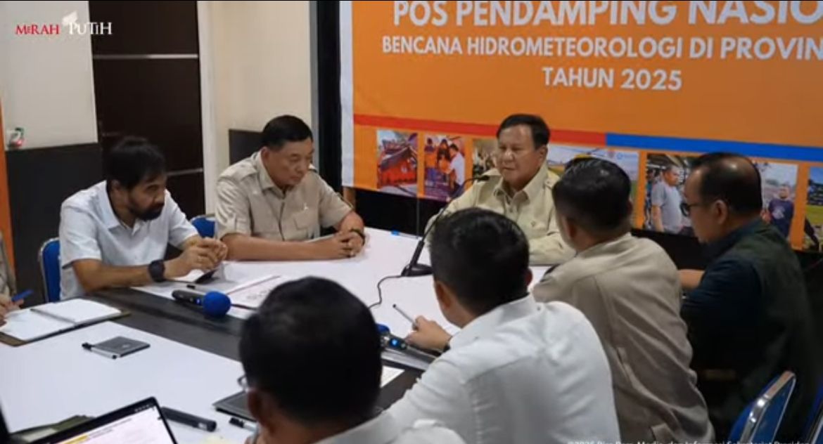 Presiden Prabowo Subianto memimpin rapat koordinasi penanganan banjir bandang dan longsor yang melanda Aceh, Sumatera Utara, dan Sumatera Barat <b>(Istimewa)</b>