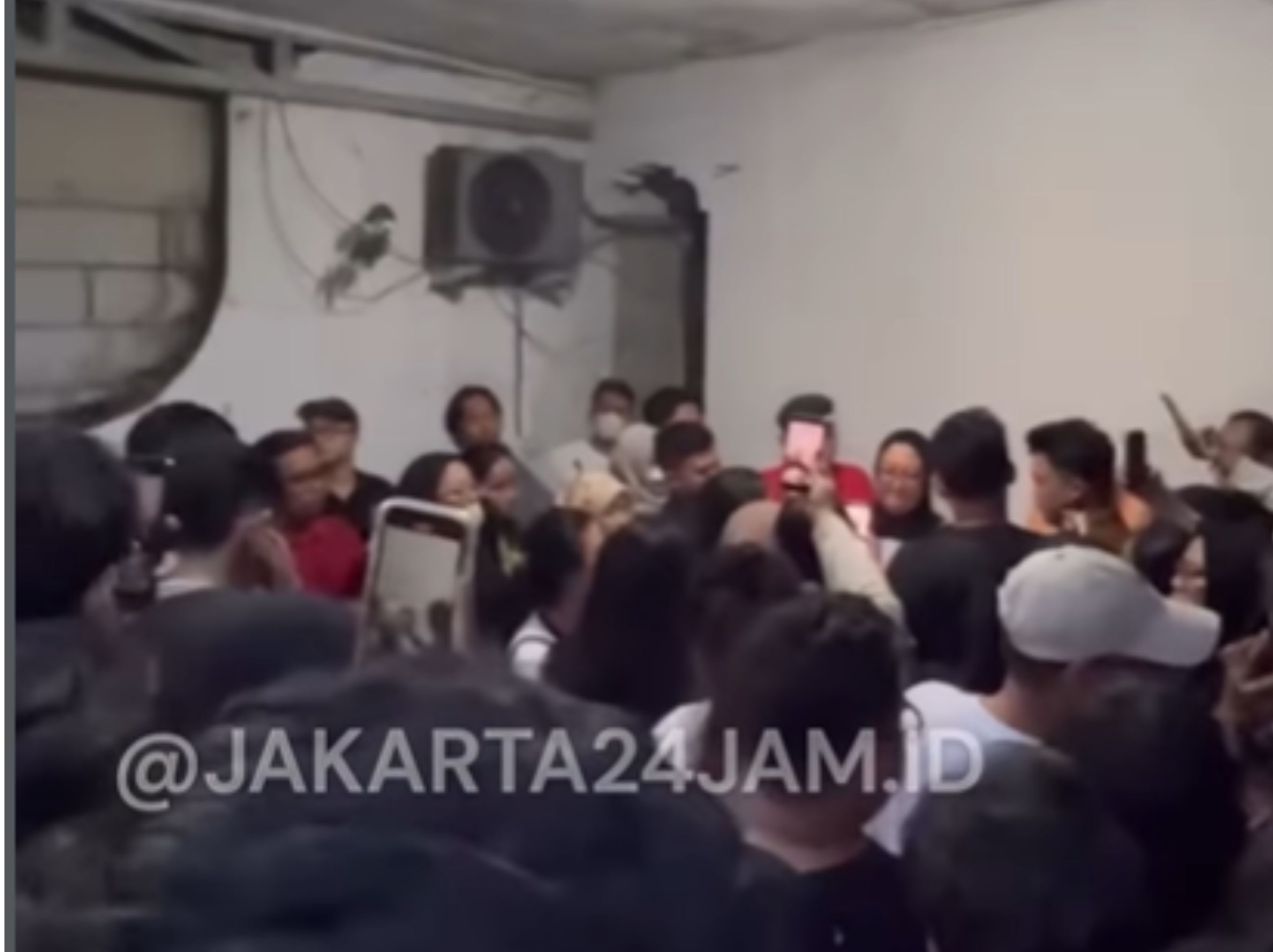 Sebuah wedding organizer (WO) bernama By Ayu Puspita tengah menjadi sorotan setelah munculnya berbagai laporan dari para klien terkait dugaan permasalahan layanan di sejumlah wilayah Jakarta. <b>(jakarta 24jam)</b>