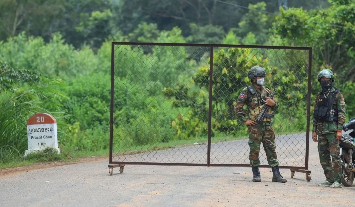 Arsip - Tentara Kamboja berjaga di kawasan perbatasan Oddar Meanchey, 29 Agustus 2025, di tengah gencatan senjata dengan Thailand menyusul konflik di perbatasan kedua negara. (ANTARA FOTO/Aditya Pradana Putra/rwa) <b>(Antara)</b>