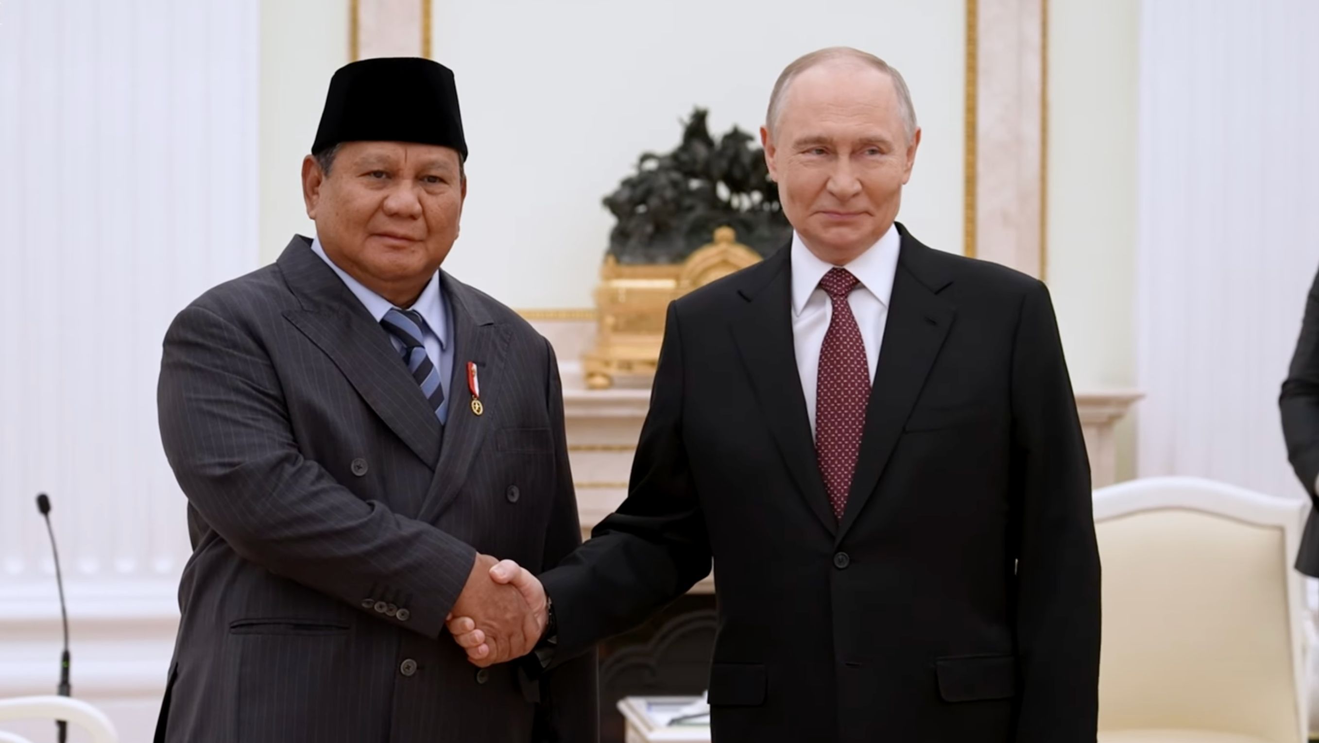 Presiden Prabowo dan Presiden Putin <b>(YouTube)</b>