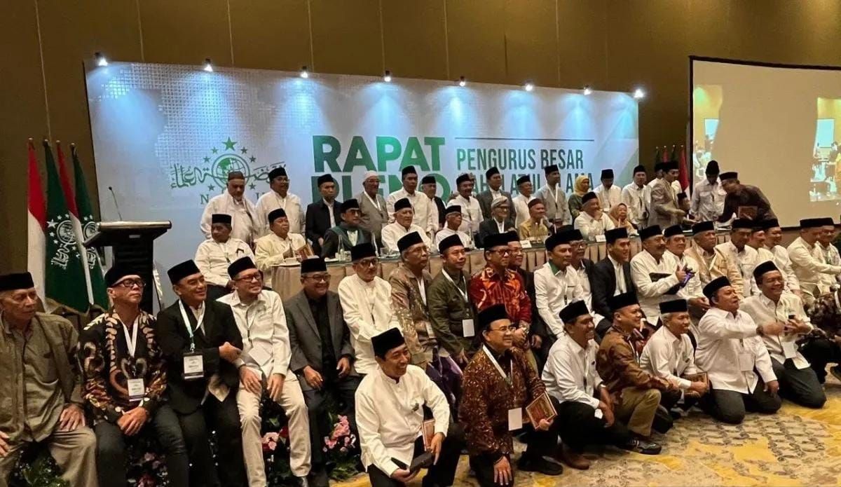 Foto bersama jajaran pejabat PBNU usai menggelar Rapat Pleno penetapan Pejabat (Pj) Ketua Umum PBNU di Hotel Sultan, Jakarta, Selasa 9 Desember 2025. ANTARA/Asep Firmansyah <b>(Antara)</b>
