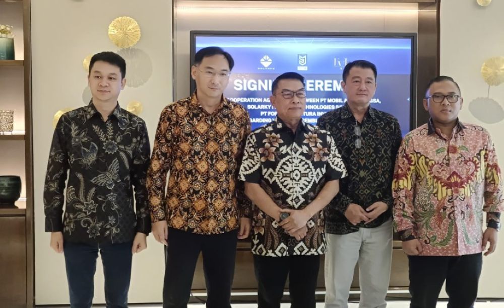 PT Mobil Anak Bangsa (MAB) resmi menandatangani kerja sama strategis dengan Solarky Mobility Technologies (HK) Ltd dan PT Fortuna Ventura Investindo guna memperkuat ekosistem produksi kendaraan listrik di Indonesia. (Foto: Adiantoro/NTV)