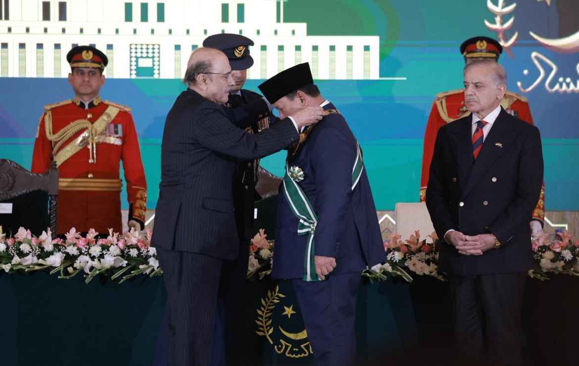 Presiden Zardari Didampingi PM Shehbaz Anugerahkan Bintang Tertinggi Pakistan ke Prabowo <b>(Setpres)</b>