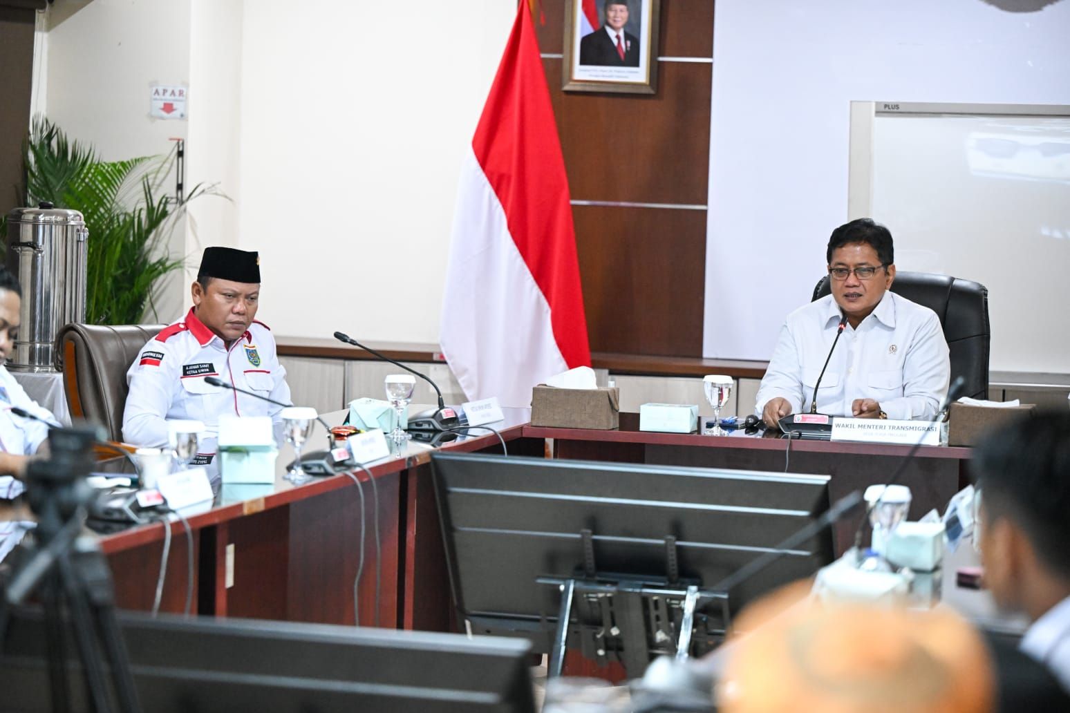 Audiensi APDESI Merah-Putih, Wamen Viva Yoga Ajak Berkolaborasi  Berdayakan Desa di Kawasan Transmigrasi  <b>(Kemenrian Transmigrasi)</b>