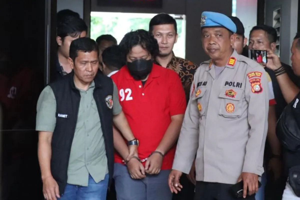 Direktur Utama PT Terra Drone Indonesia MW saat dihadirkan pada konferensi pers di Jakarta, Jumat, 12 Desember 2025. ANTARA/HO-Humas Polres Jakpus <b>(Antara)</b>