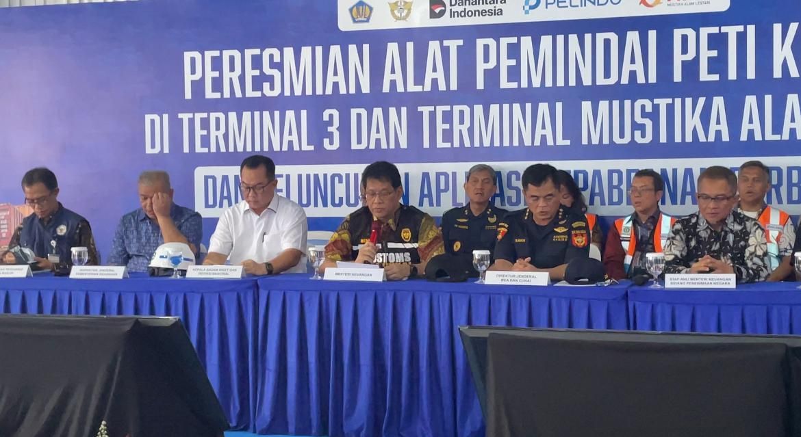 Kementerian Keuangan (Kemenkeu) melalui Direktorat Jenderal Bea dan Cukai meresmikan pemberlakuan alat pemindai peti kemas (X-Ray) yang dilengkapi dengan fitur radiation portal monitor (RPM) di Pelabuhan Tanjung Priok, Jakarta.   <b>(Ntvnews.id-Muslimin Trisyuliono)</b>