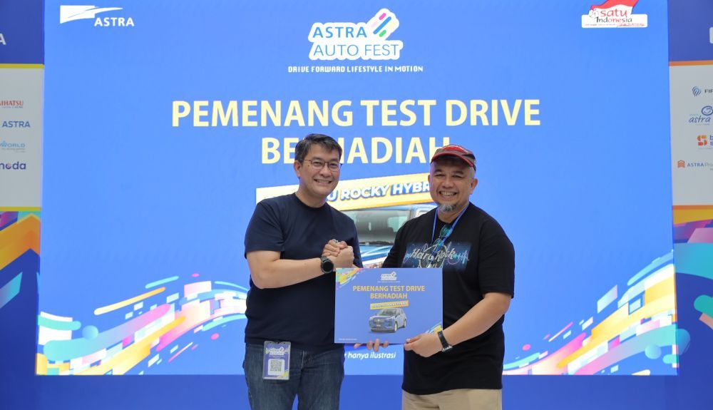 Muhammad Pulungan berhasil membawa pulang hadiah utama berupa 1 unit Daihatsu Rocky Hybrid. (Foto: Istimewa) 