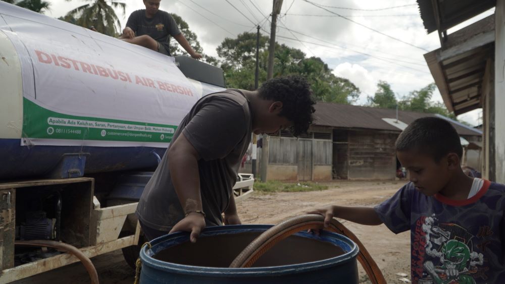 Dompet Dhuafa mendistribusikan air bersih untuk penyintas bencana di di Kelurahan Aek Tolang Induk, Kecamatan Tukka, Kabupaten Tapanuli Tengah/ist 