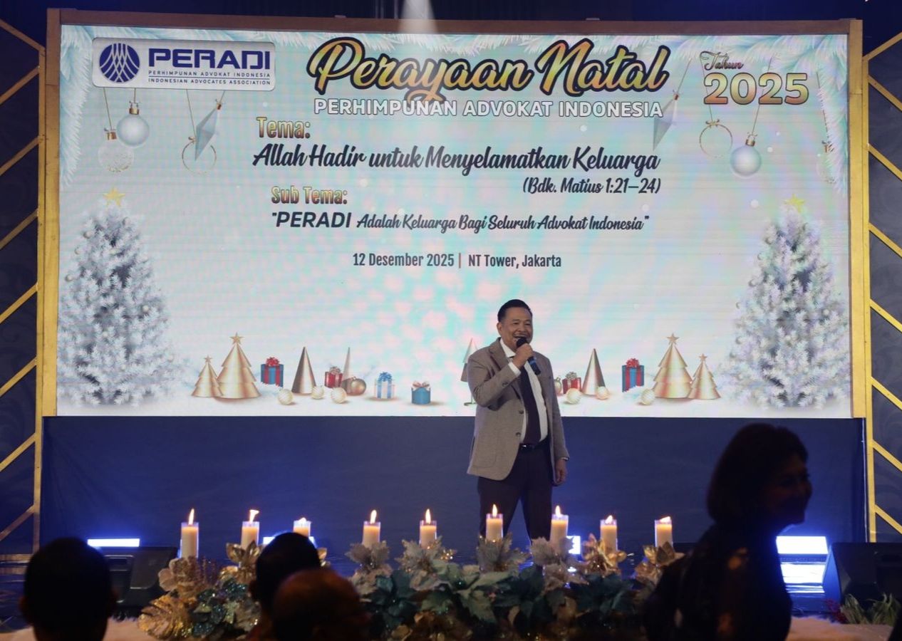 Ketua Umum DPN Peradi Otto Hasibuan menyampaikan pidato di perayaan Natal 2025.  <b>(NTV)</b>