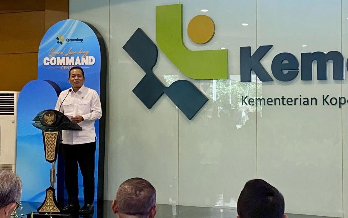 Menteri Koperasi Ferry Juliantono berbicara dalam peresmian Command Center Koperasi di Kantor Kemenkop, Jakarta, Senin 15 Desember 2025. (ANTARA/Shofi Ayudiana) <b>(Antara)</b>
