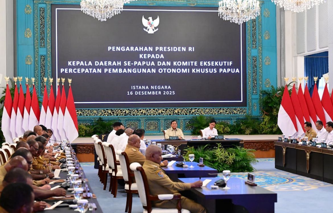 Presiden Prabowo Subianto memberikan pengarahan kepada kepala daerah se-Papua di Istana Negara <b>(Setpres)</b>