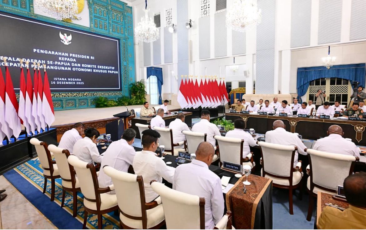 Presiden Prabowo Subianto memberikan pengarahan kepada kepala daerah se-Papua di Istana Negara <b>(Setpres)</b>