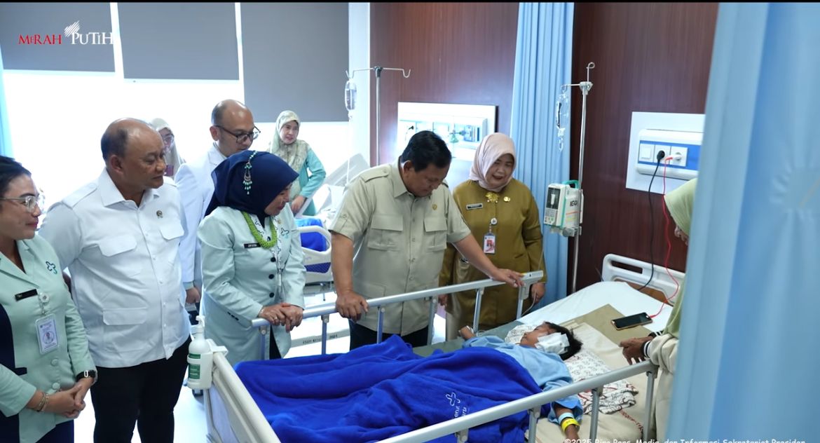 Prabowo Subianto Jenguk Siswa dan Gueu SDN Kalibaru 01 Cilincing di RS Koja Jakarta <b>(Istimewa)</b>