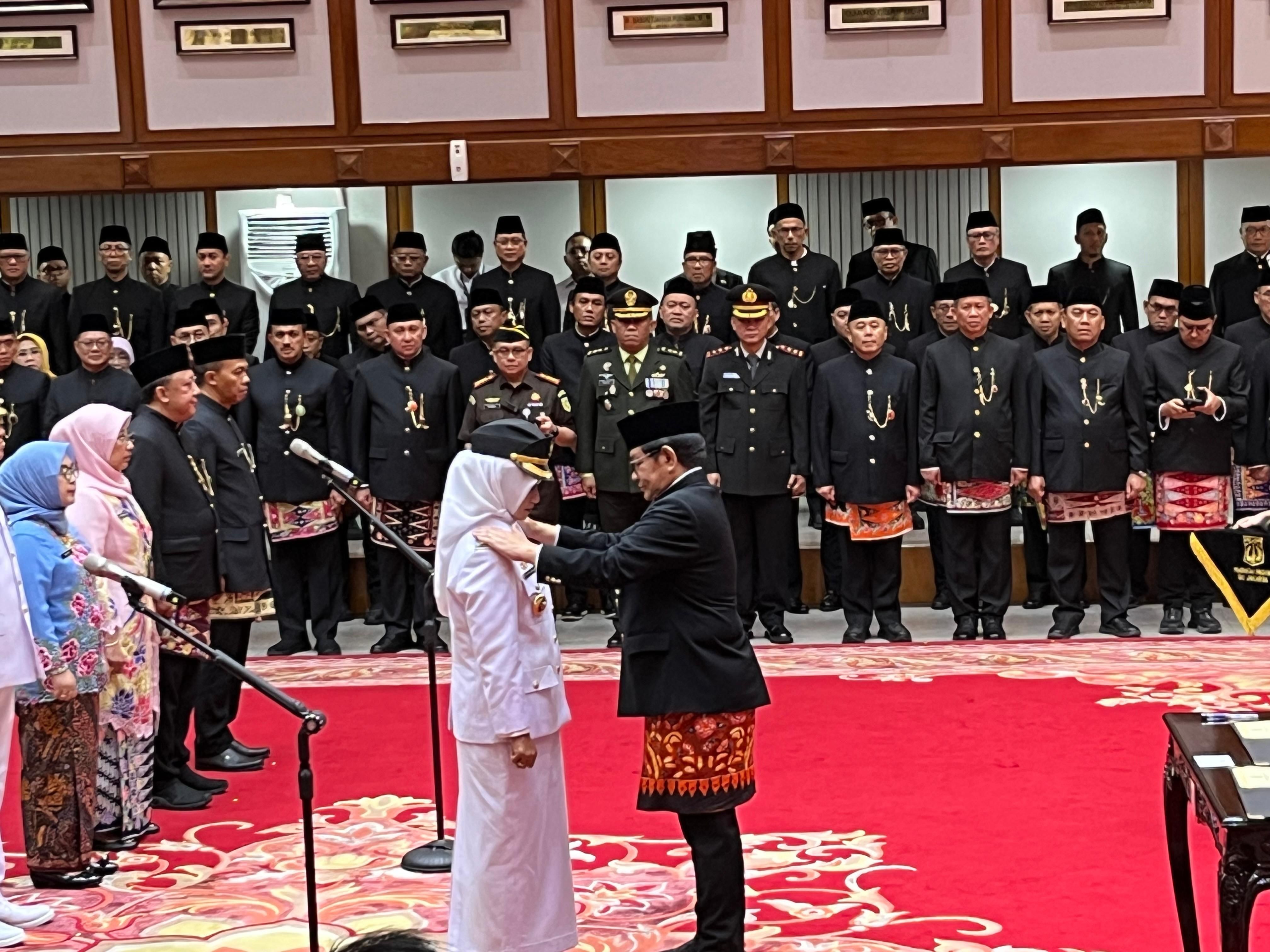 Pramono Anung lantik Iin Mutmainah jadi Walkot Jakbar <b>(Ntvnews.id/Adiansyah)</b>