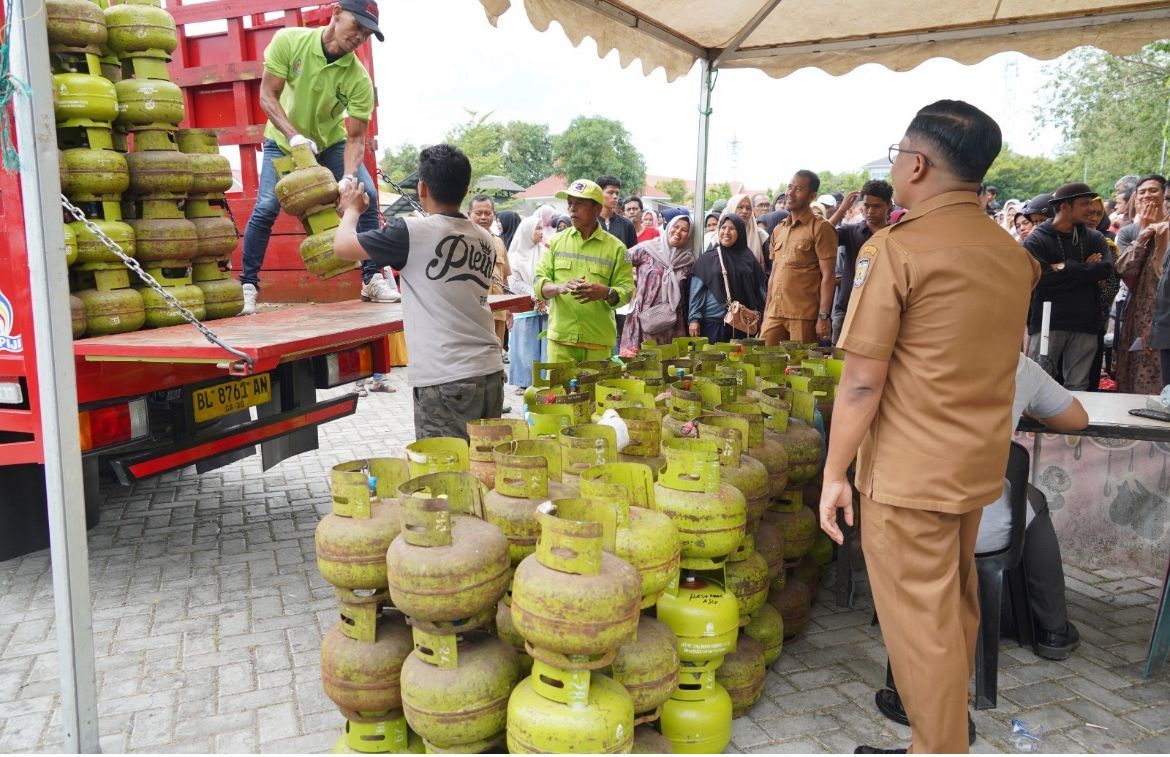 Pertamina menggelar operasi pasar gas elpiji 3 kilogram di Kantor Camat Blang Bintang, Kabupaten Aceh Besar, pascabencana yang melanda Aceh, Sumatera Utara, dan Sumatera Barat <b>(Istimewa)</b>