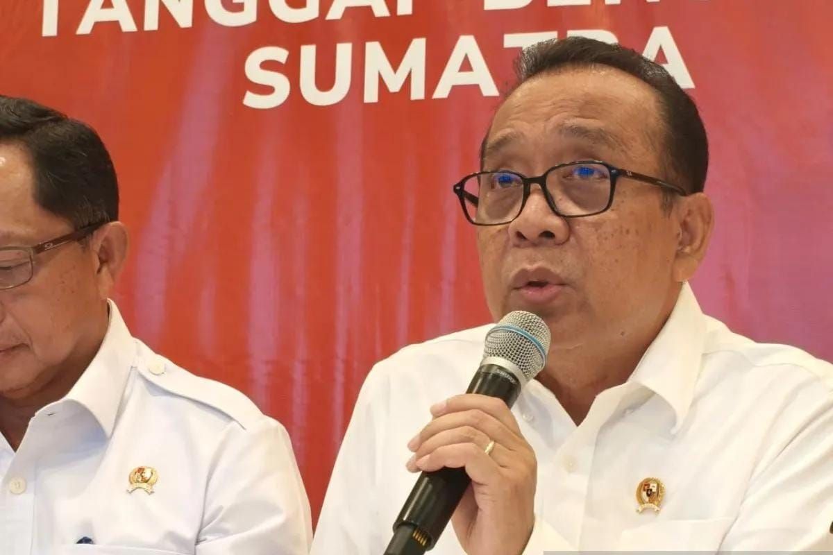 Menteri Koordinator Bidang Pembangunan Manusia dan Kebudayaan (Menko PMK) Pratikno dalam konferensi pers perkembangan penanggulangan bencana Sumatera di Jakarta, Jumat 19 Desember 2025. ANTARA/Andi Firdaus. <b>(Antara)</b>