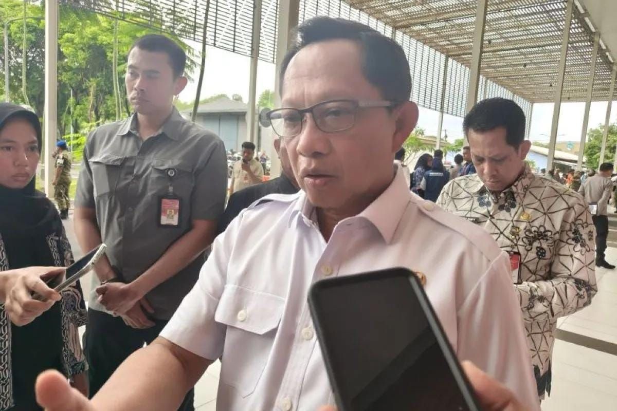 Menteri Dalam Negeri Tito Karnavian menyampaikan pernyataan di Halim Perdanakusuma, Jakarta, Jumat 19 Desember 2025. ANTARA/Andi Firdaus <b>(Antara)</b>