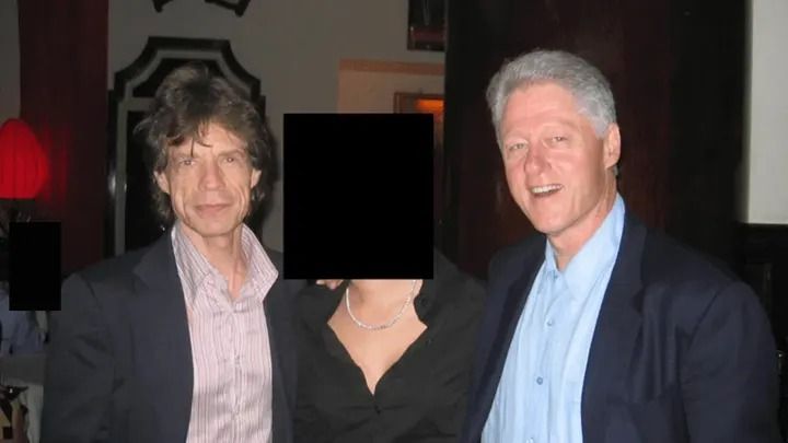 Sebuah foto Mick Jagger dan Bill Clinton terlihat dalam dokumen Epstein yang baru dirilis. Kehadiran dalam dokumen tersebut tidak secara otomatis menunjukkan adanya pelanggaran hukum. (Departemen Kehakiman)