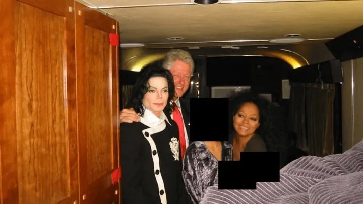 Bill Clinton, Michael Jackson, dan Diana Ross dalam sebuah foto, dalam berkas Epstein yang baru dirilis pada Jumat, 19 Desember. Kehadiran dalam berkas tersebut tidak secara otomatis menunjukkan adanya pelanggaran hukum. (Departemen Kehakiman) <b>(Antara)</b>
