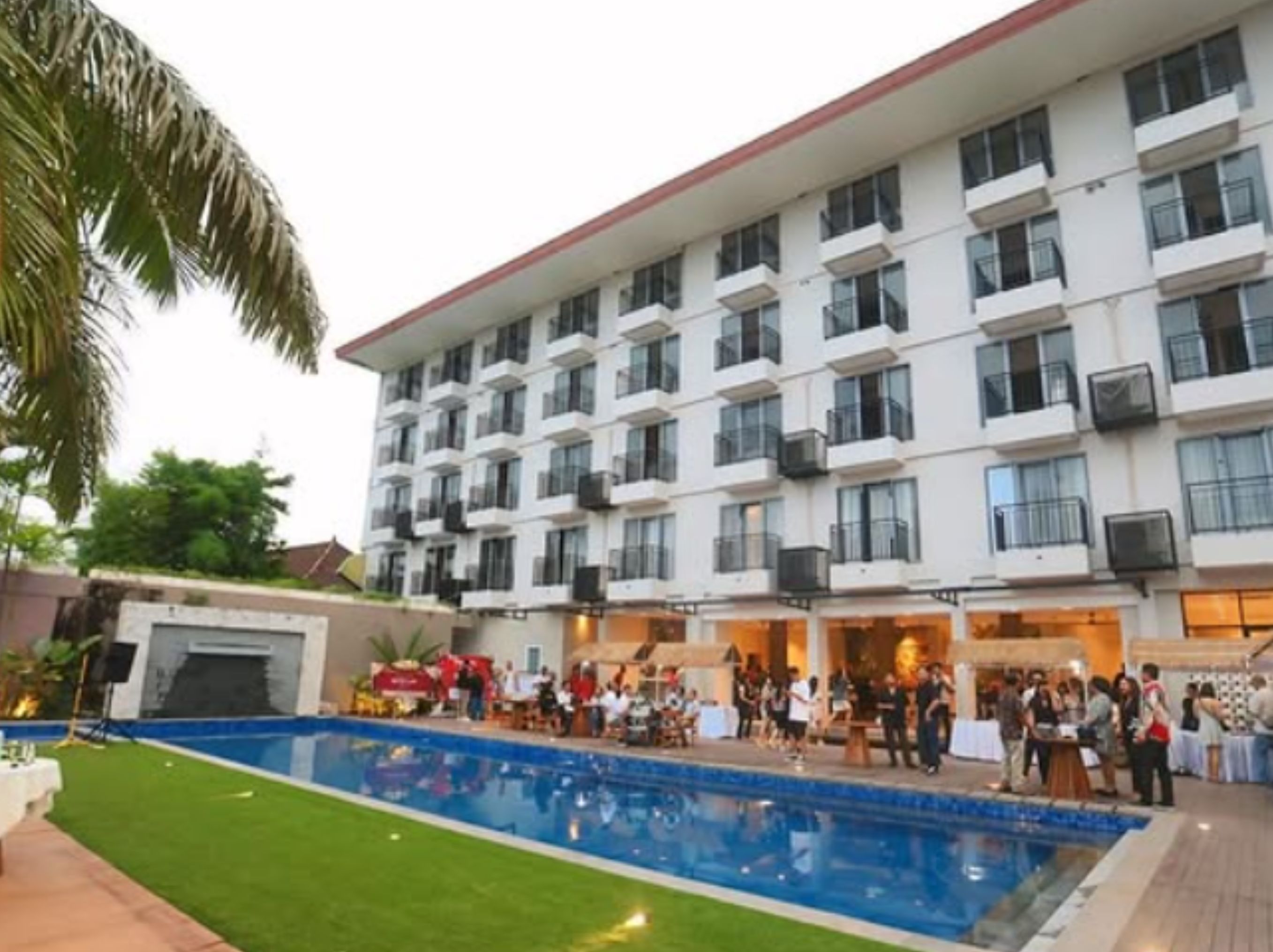 Artis Baby Niken kembali melebarkan sayap di dunia bisnis. Bersama sang suami, ia siap meresmikan hotel bintang empat dengan nama Alltrue Seminyak, yang berlokasi di kawasan Seminyak, Bali. Hotel ini dijadwalkan grand opening pada 20 Desember 2025 dan mulai beroperasi penuh pada Januari 2026. <b>(IG BABY NIKEN)</b>