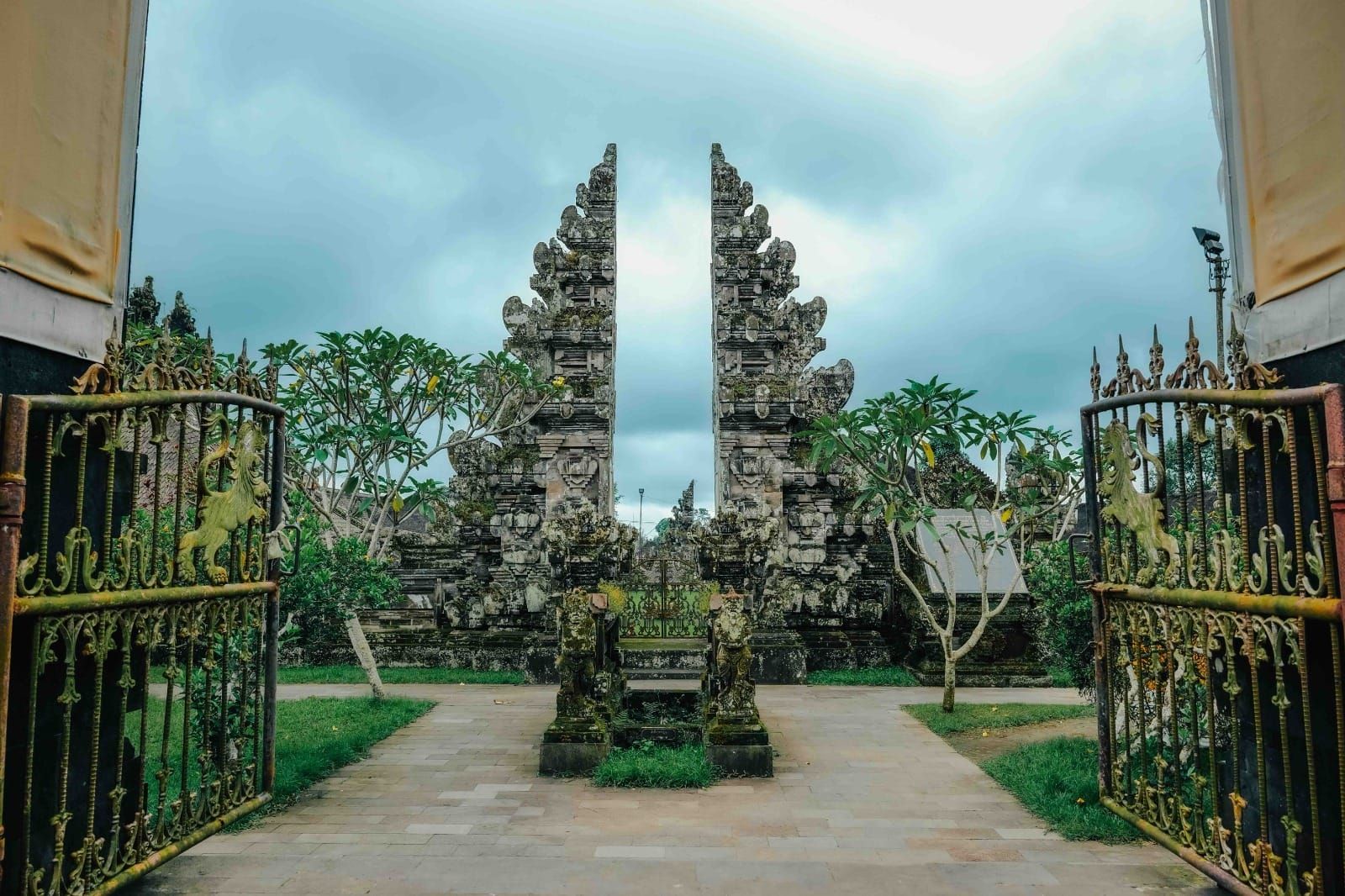 Keindahan Pura Agung Gunung Raung di Desa Wisata Taro, Bali  <b>(BCA)</b>