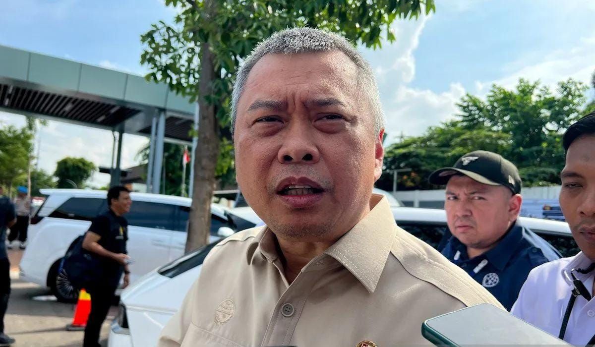 Menteri Perhubungan Dudy Purwagandhi menjawab pertanyaan awak media ditemui usai pemberangkatan perdana program angkutan Motor Gratis (Motis) Natal dan Tahun Baru 2025/2026 di Stasiun Pasar Senen, Jakarta, Selasa 23 Desember 2025. ANTARA/Harianto <b>(Antara)</b>