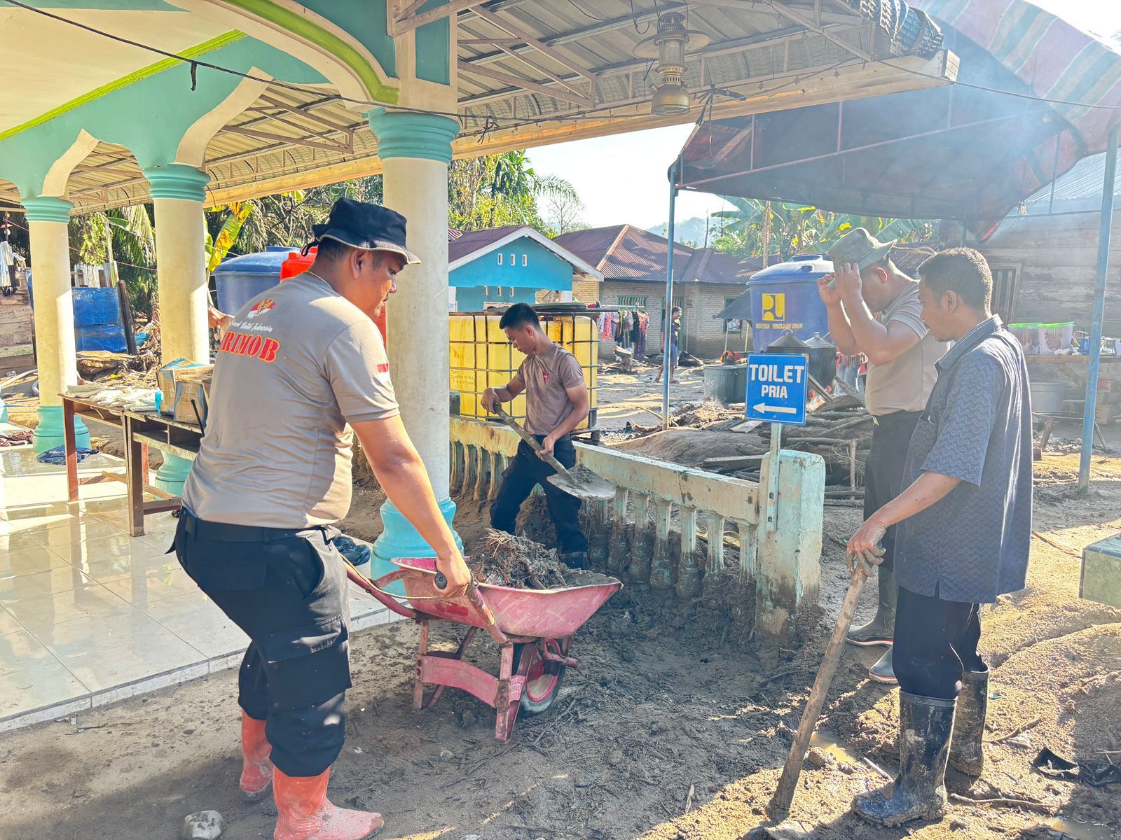  Polri Gencarkan Perbaikan Gereja dan Posko Ibadah di Sumut