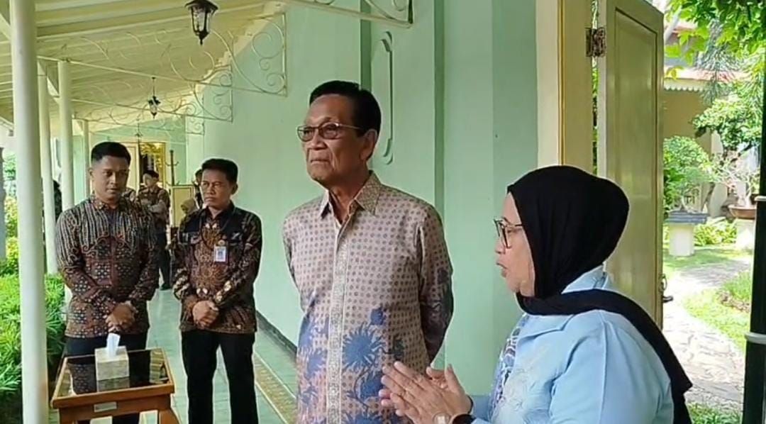 Wakil Kepala BGN Bidang Komunikasi Publik dan Investigasi, Nanik Sudaryati Deyang, usai bertemu dengan Gubernur DIY Sri Sultan Hamengkubuwono X di Gedong Wilis, Kompleks Kantor Gubernur DIY, Selasa, 23 Desember 2025.