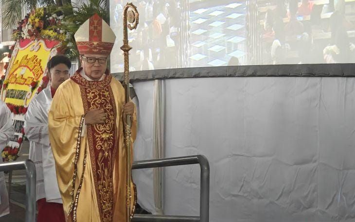 Uskup Agung Jakarta Kardinal Ignatius Suharyo memimpin Misa Pontifikal Natal di Gereja Katedral Jakarta, Kamis (25/12/2025) yang merupakan bagian dari rangkaian perayaan Natal yang digelar Gereja Katedral selama Hari Raya Natal. ANTARA/M Riezko Bima Elko Prasetyo <b>(Antara)</b>