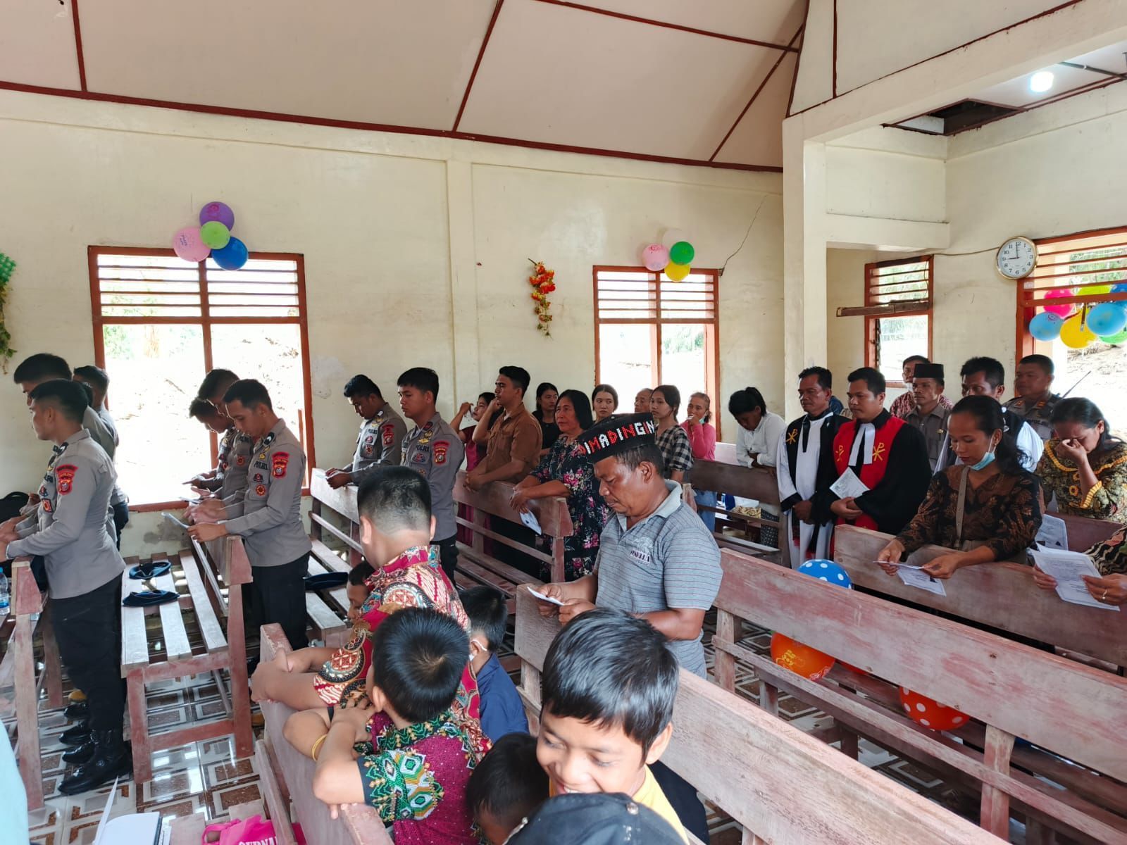 Polri Ubah Posko Pengungsian Jadi Gereja di Sumut