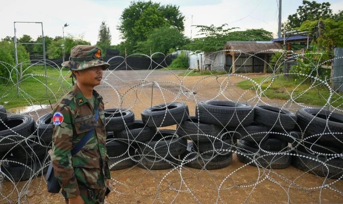 Tentara Kamboja berjaga di kawasan perbatasan Prey Chan, Banteay Meanchey, Kamboja, Jumat 29 Agustus 2025. (ANTARA FOTO/ADITYA PRADANA PUTRA) <b>(Antara)</b>