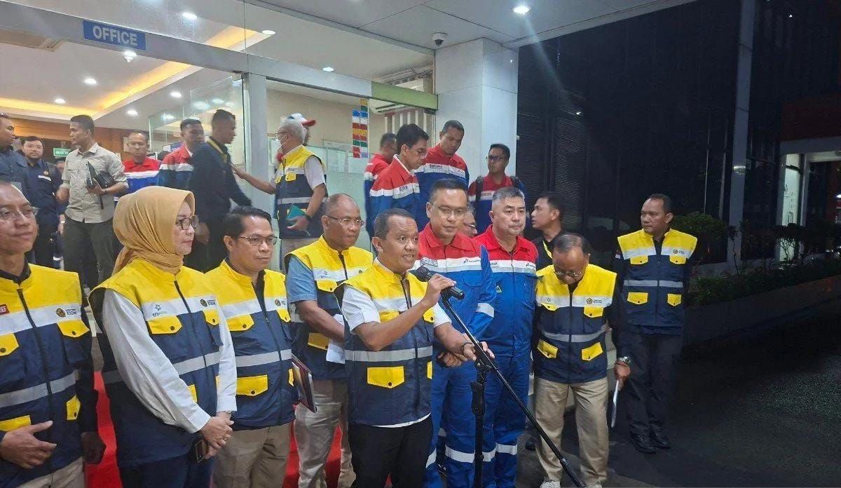 Menteri Energi dan Sumber Daya Mineral (ESDM) Bahlil Lahadalia berkunjung ke Integrated Terminal Jakarta, di Jakarta, Minggu 28 Desember 2025. ANTARA/Aji Cakti <b>(Antara)</b>