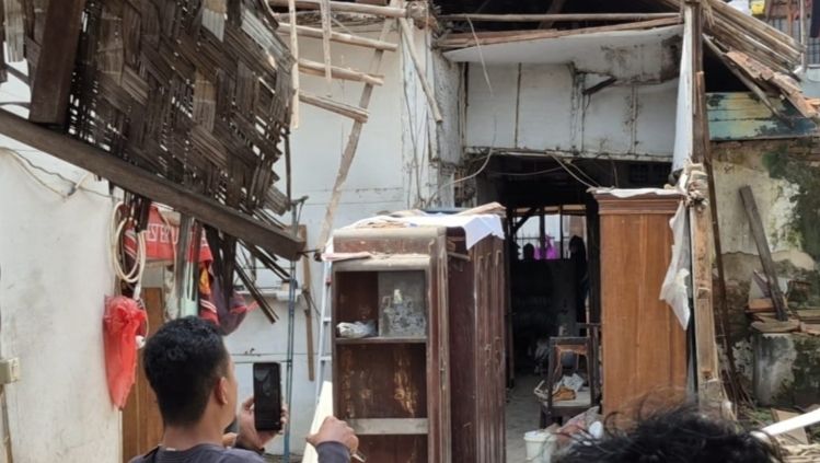 Rumah Diding Boneng Roboh <b>(Dokumentasi )</b>