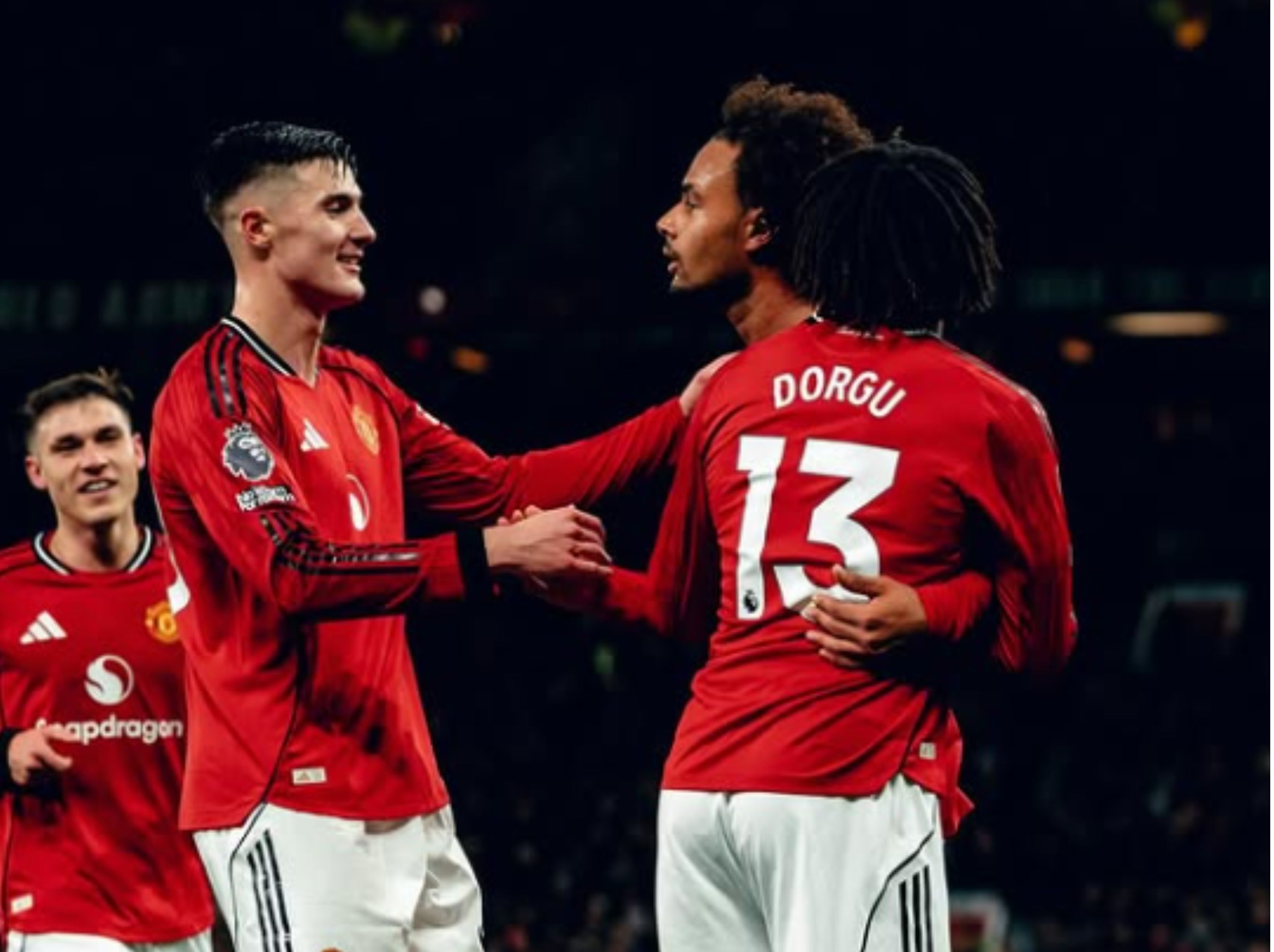 Joshua Zirkzee bersama pemain MU <b>(IG MU)</b>