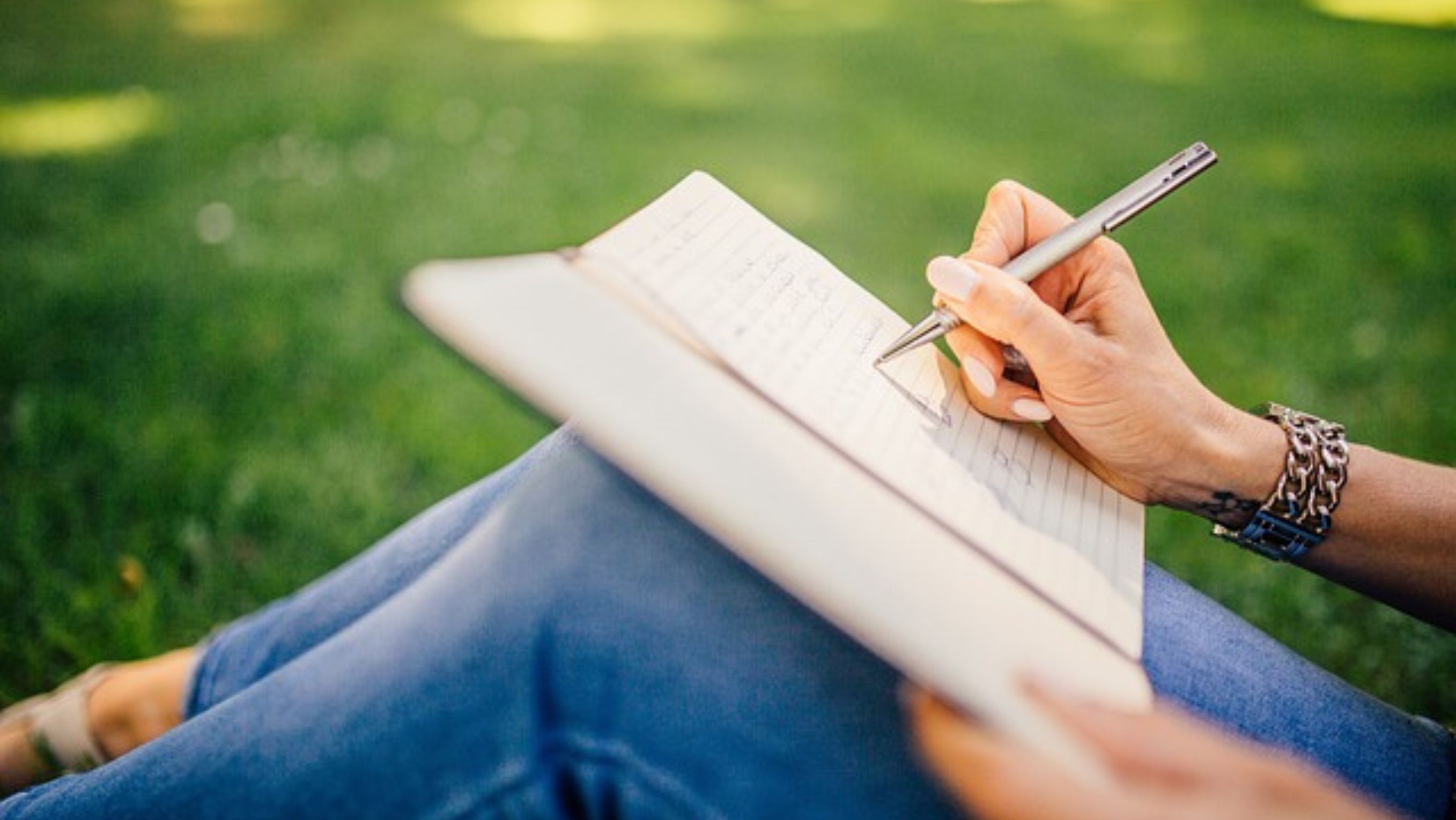 Ilustrasi menulis/belajar. <b>(Pixabay)</b>