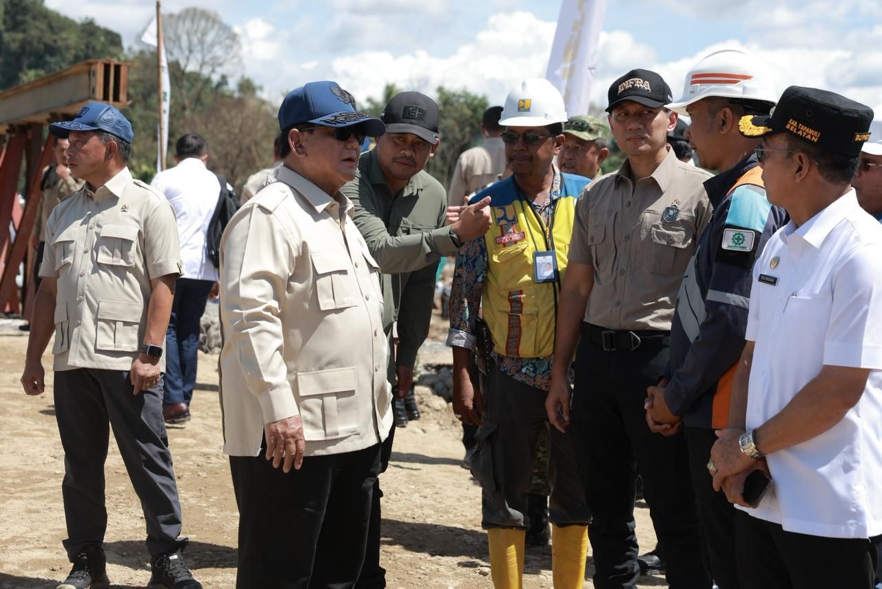  Prabowo tiba di Silangit untuk Tinjau Langsung Pemulihan Pascabencana  <b>(Tim Media Indonesia)</b>