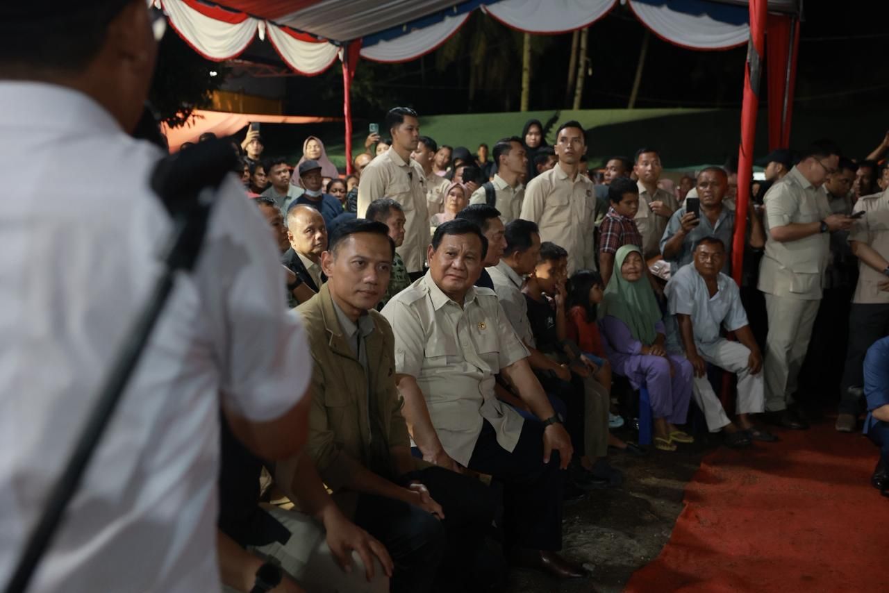 Suasana Malam pergantian tahun di Posko Pengungsian Batu Hula, Kecamatan Batang Toru, Kabupaten Tapanuli Selatan, Rabu, 31 Desember 2025. <b>(Bakom)</b>