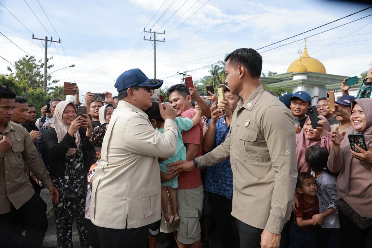 Presiden RI Prabowo Subianto mengunjungi lokasi bencana di Aceh Tamiang pada Kamis, 1 Januari 2026.  <b>(Bakom)</b>