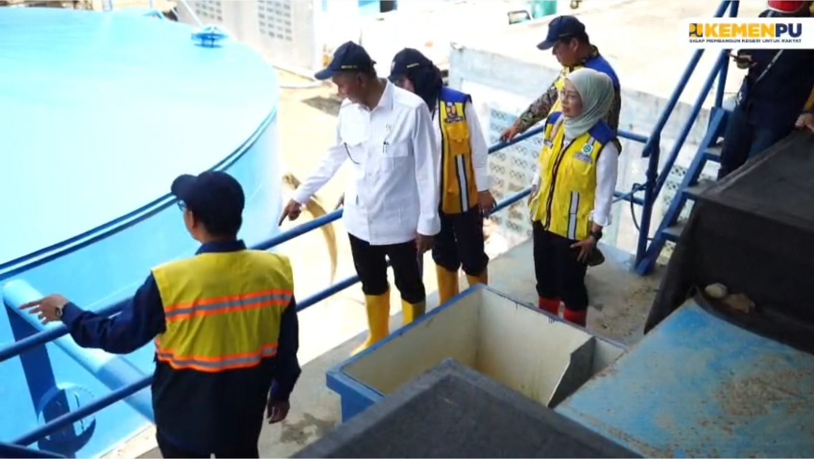 Menteri Pekerjaan Umum (PU), Dody Hanggodo, meninjau Instalasi Pengolahan Air (IPA) Rantau pada Rabu, 31 Desember 2025 di Aceh Tamiang. <b>(Menteri Pekerjaan Umum (PU))</b>